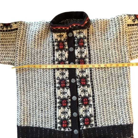 VTG Wool Chunky Knitted Cardigan Sweater M Black Cream Red Metal Scroll Buttons - Picture 10 of 13